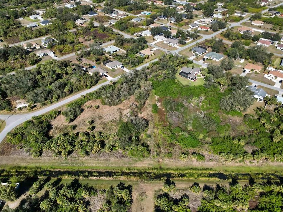 En Venta: $104,000 (2.41 acres)