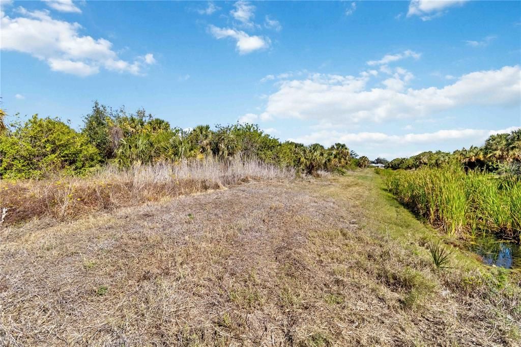 En Venta: $104,000 (2.41 acres)