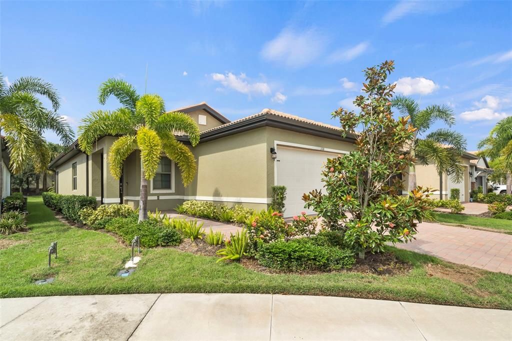 For Rent: $3,500 (3 beds, 2 baths, 1544 Square Feet)