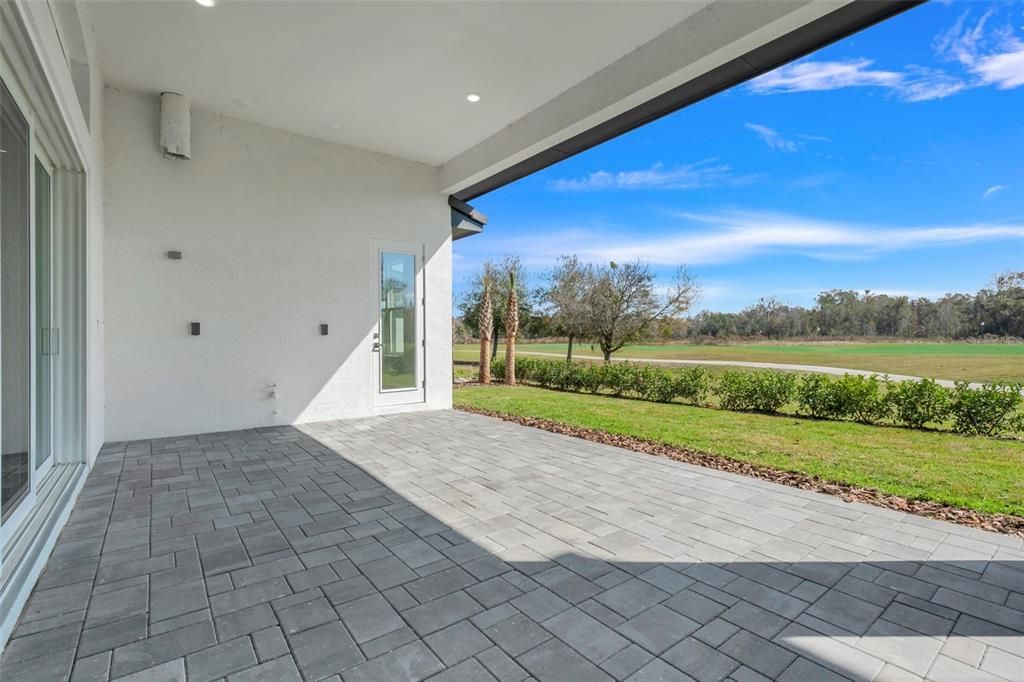 For Sale: $800,000 (4 beds, 3 baths, 2220 Square Feet)