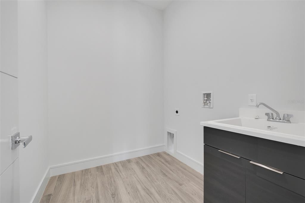 For Sale: $800,000 (4 beds, 3 baths, 2220 Square Feet)