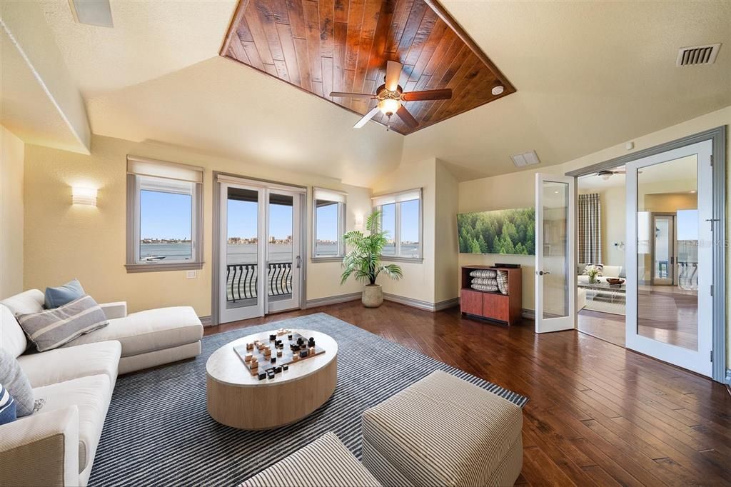 На продажу: $3,950,000 (5 спален, 6 ванн, 5985 Квадратных фут)