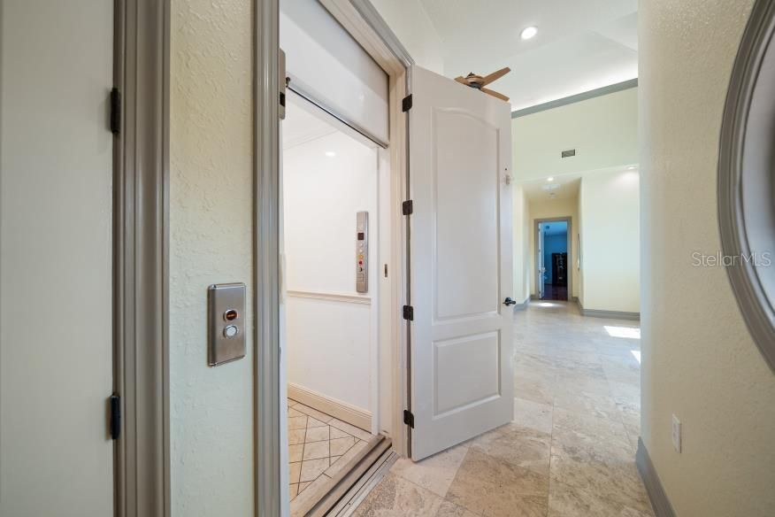 На продажу: $3,950,000 (5 спален, 6 ванн, 5985 Квадратных фут)