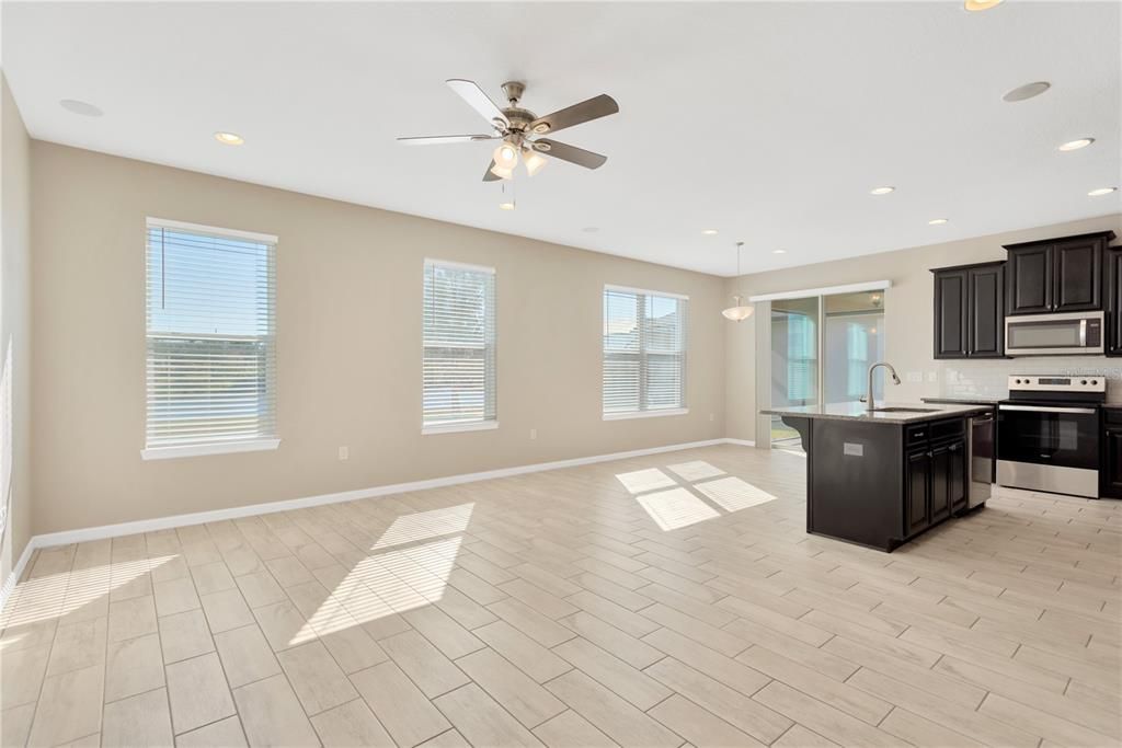 Active With Contract: $339,900 (3 beds, 2 baths, 2257 Square Feet)