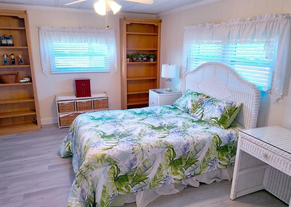 На продажу: $170,000 (2 спален, 2 ванн, 960 Квадратных фут)