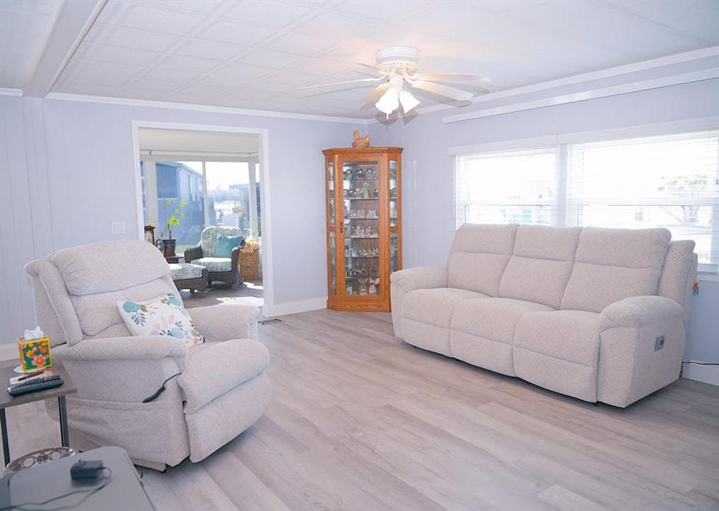 На продажу: $170,000 (2 спален, 2 ванн, 960 Квадратных фут)