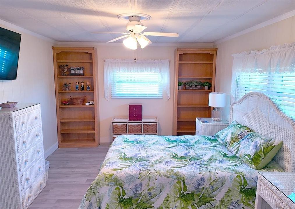 На продажу: $170,000 (2 спален, 2 ванн, 960 Квадратных фут)