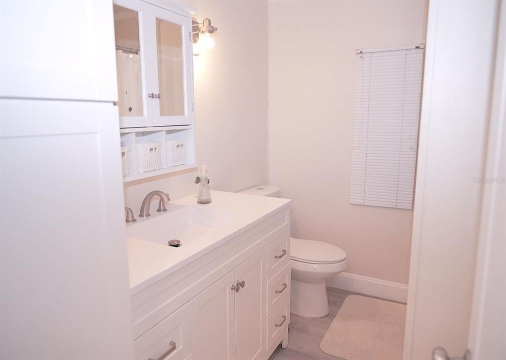 На продажу: $170,000 (2 спален, 2 ванн, 960 Квадратных фут)