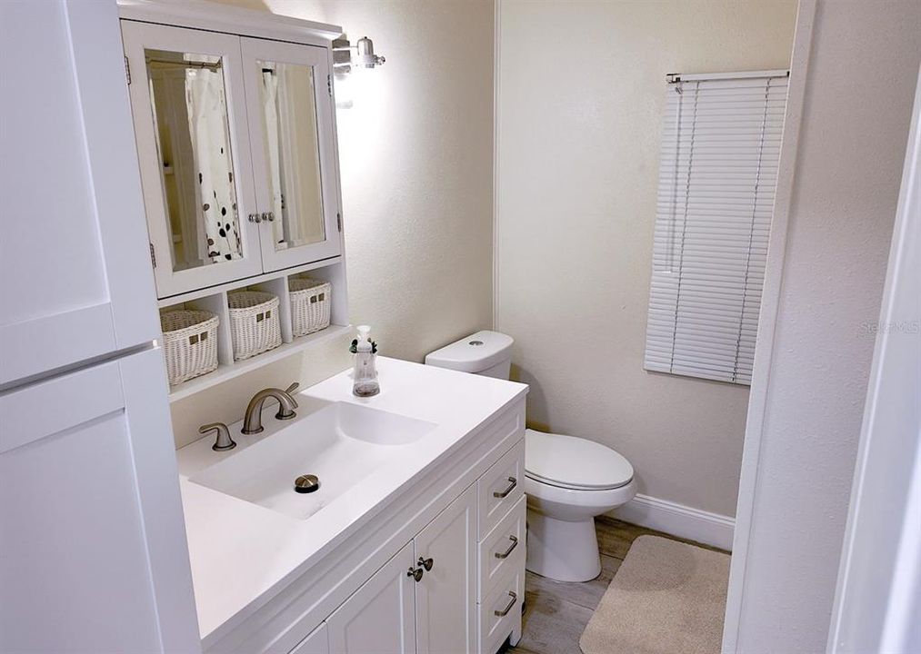 На продажу: $170,000 (2 спален, 2 ванн, 960 Квадратных фут)