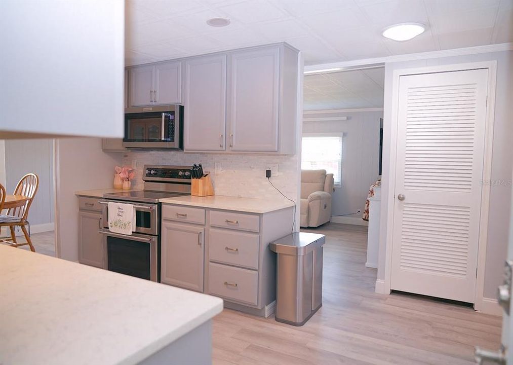 На продажу: $170,000 (2 спален, 2 ванн, 960 Квадратных фут)