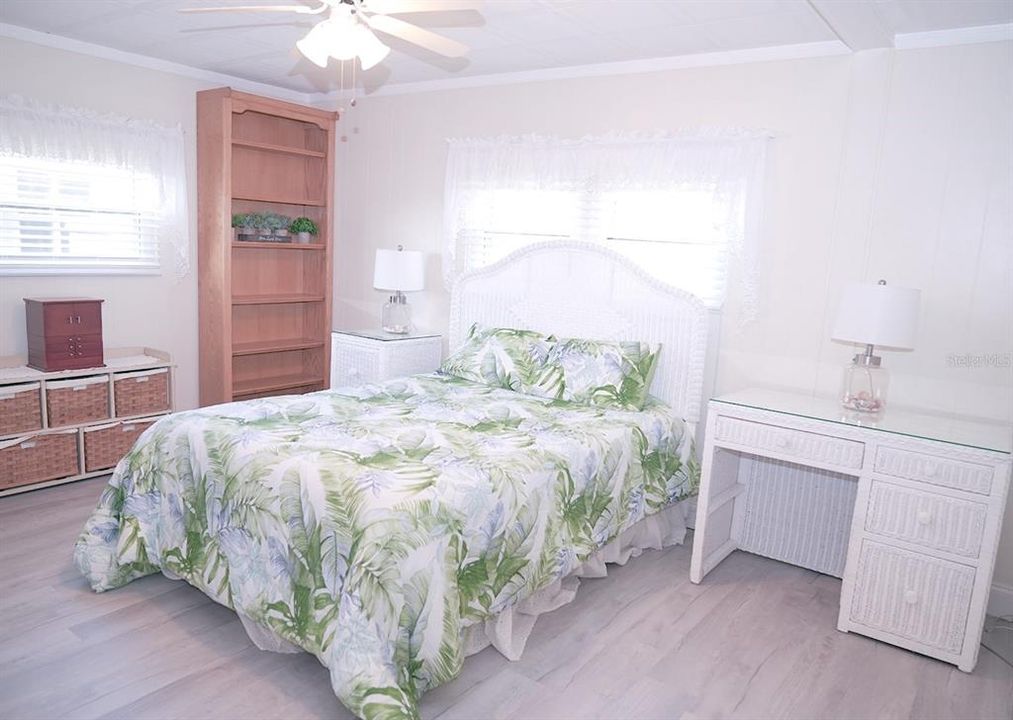 На продажу: $170,000 (2 спален, 2 ванн, 960 Квадратных фут)