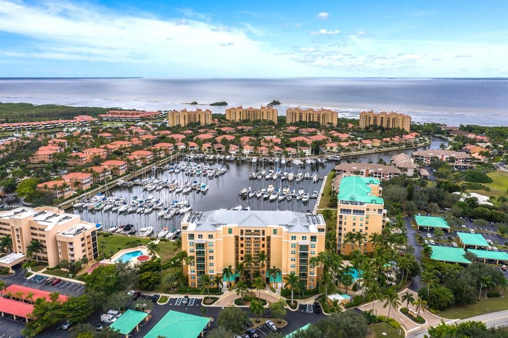 En Venta: $259,000 (2 camas, 2 baños, 890 Pies cuadrados)