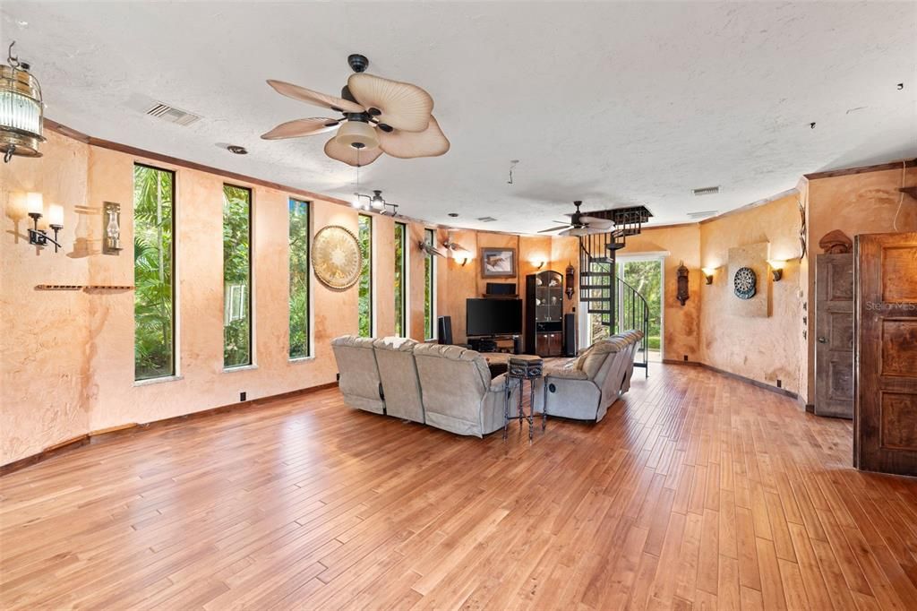 En Venta: $2,349,000 (4 camas, 2 baños, 5464 Pies cuadrados)