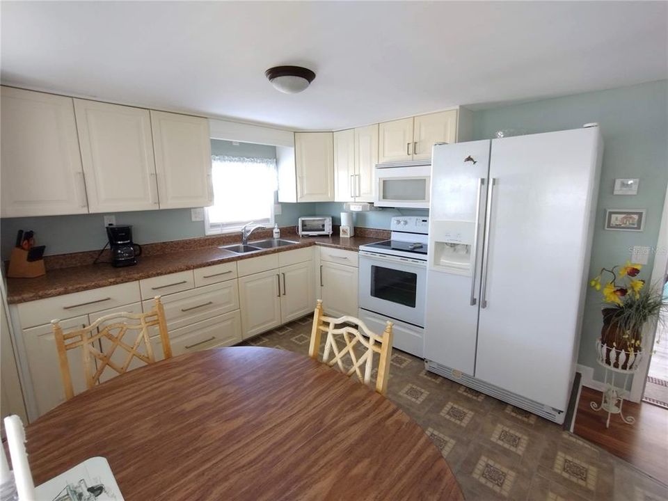 Activo con contrato: $99,900 (2 camas, 1 baños, 864 Pies cuadrados)