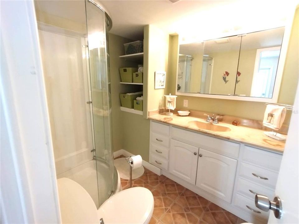 Activo con contrato: $99,900 (2 camas, 1 baños, 864 Pies cuadrados)