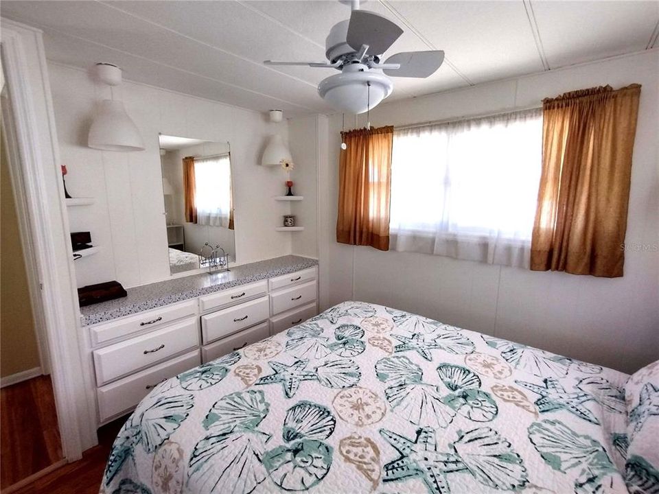 Activo con contrato: $99,900 (2 camas, 1 baños, 864 Pies cuadrados)