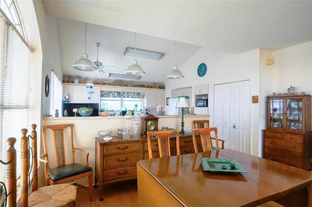 待售: $1,350,000 (3 贝兹, 3 浴室, 2040 平方英尺)