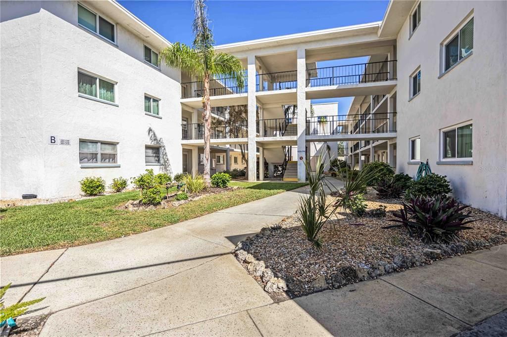 Activo con contrato: $149,900 (2 camas, 2 baños, 828 Pies cuadrados)