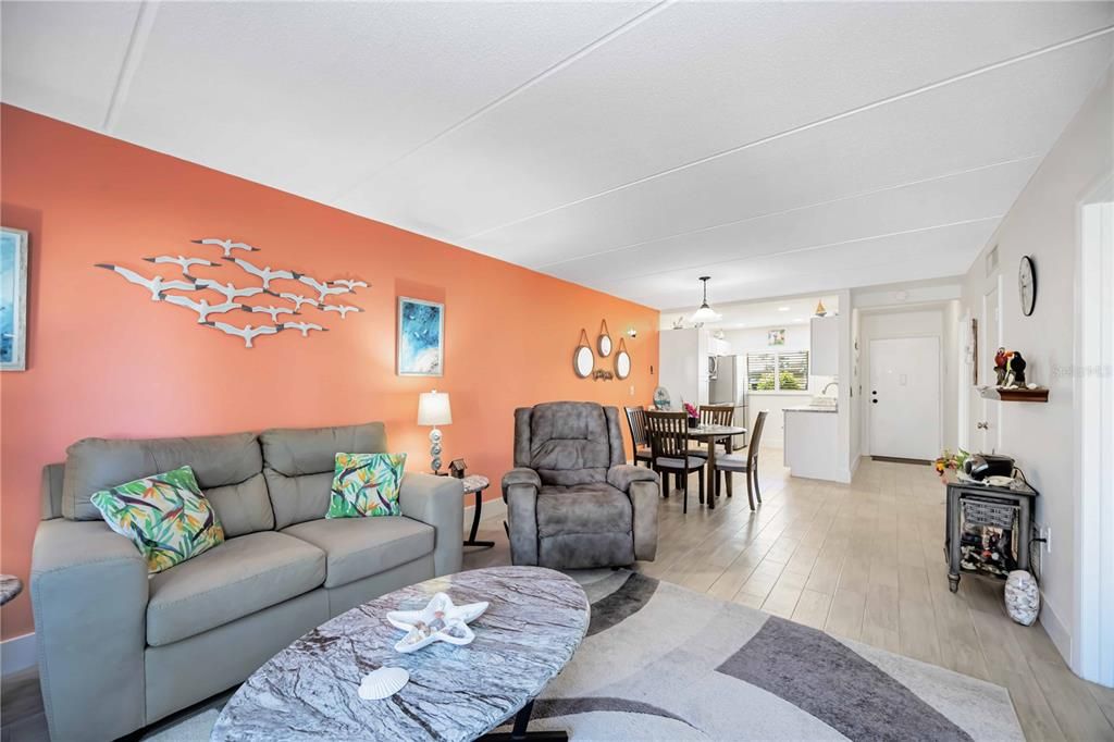 Activo con contrato: $149,900 (2 camas, 2 baños, 828 Pies cuadrados)