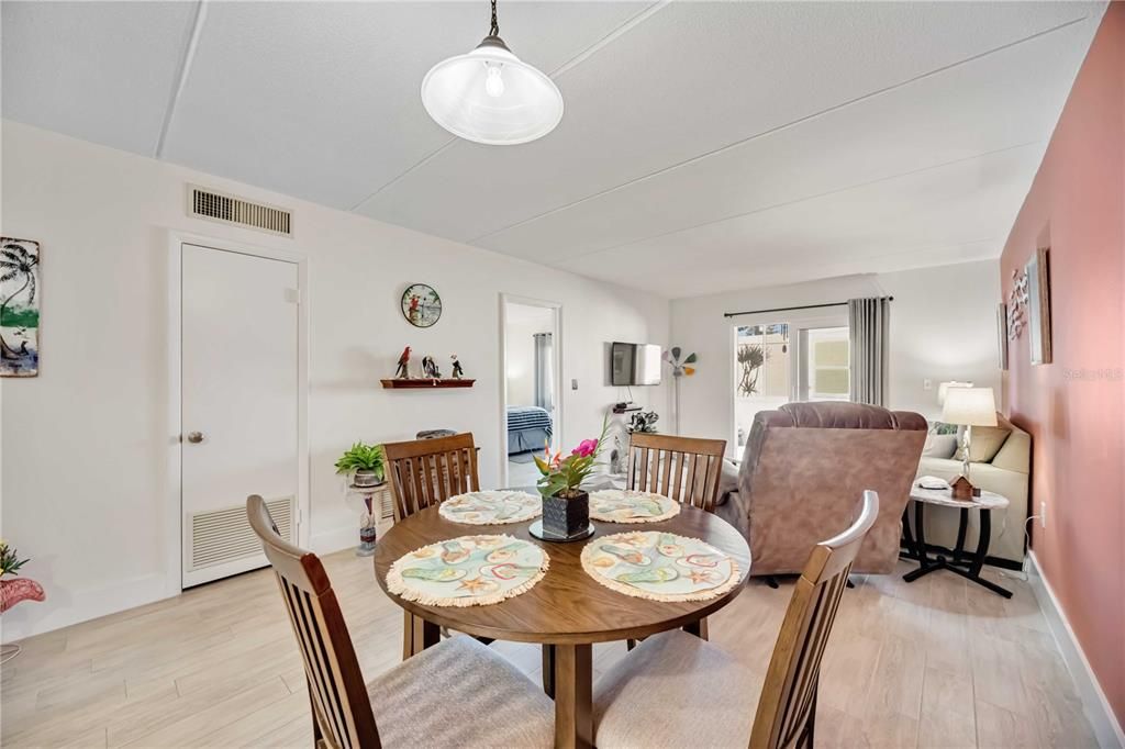 Activo con contrato: $149,900 (2 camas, 2 baños, 828 Pies cuadrados)