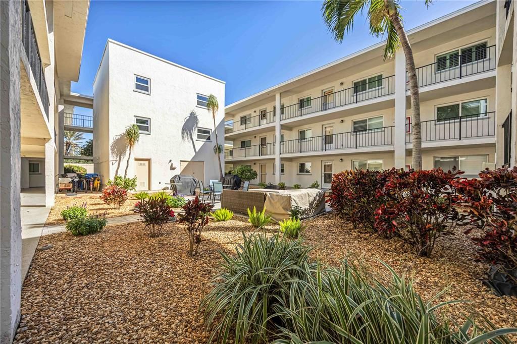 Activo con contrato: $149,900 (2 camas, 2 baños, 828 Pies cuadrados)