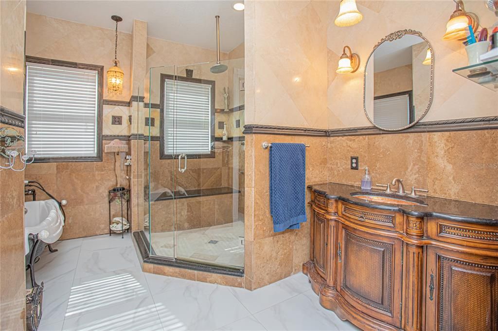 En Venta: $1,700,000 (5 camas, 4 baños, 4814 Pies cuadrados)