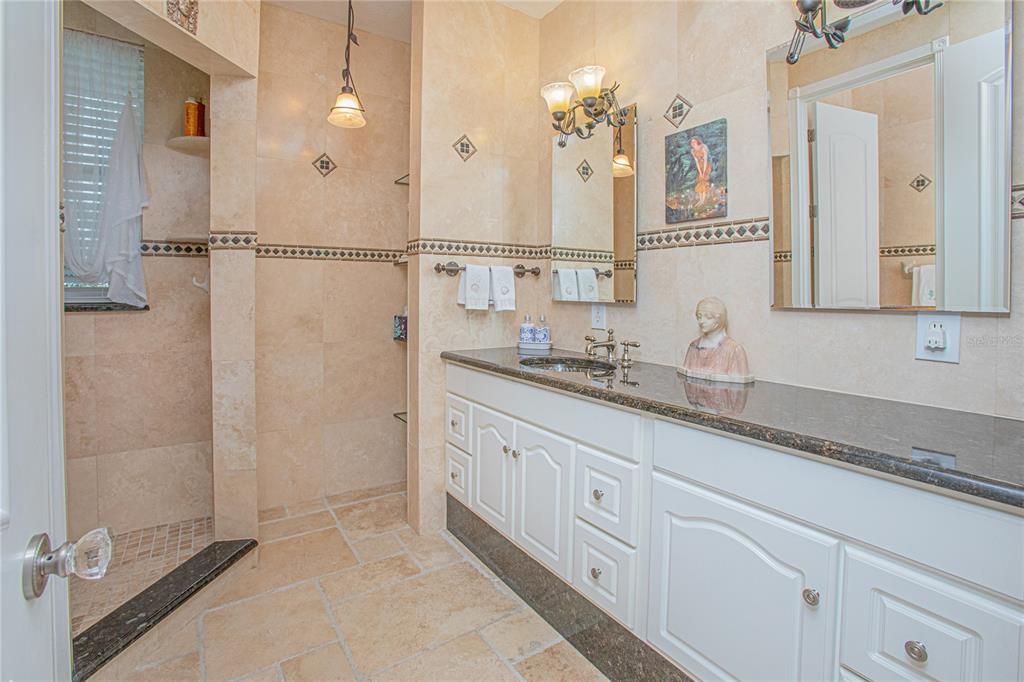 En Venta: $1,700,000 (5 camas, 4 baños, 4814 Pies cuadrados)