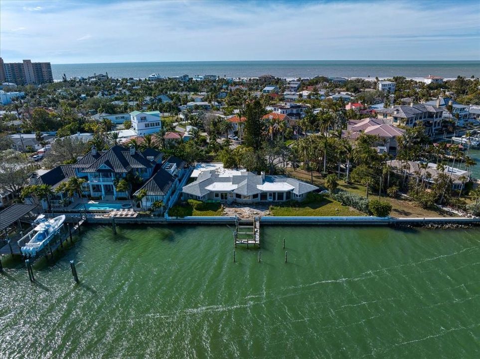 Recently Sold: $3,250,000 (6 beds, 5 baths, 3104 Square Feet)