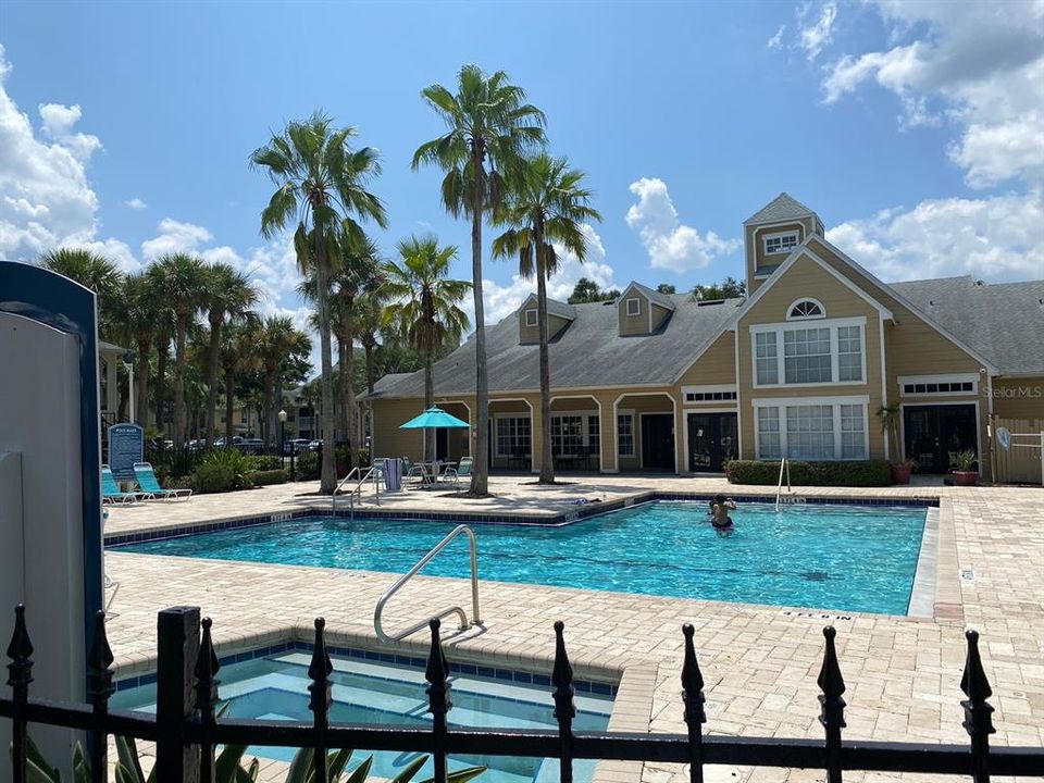 Под контрактом: $1,600 (2 спален, 2 ванн, 829 Квадратных фут)