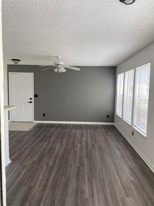 Под контрактом: $1,600 (2 спален, 2 ванн, 829 Квадратных фут)