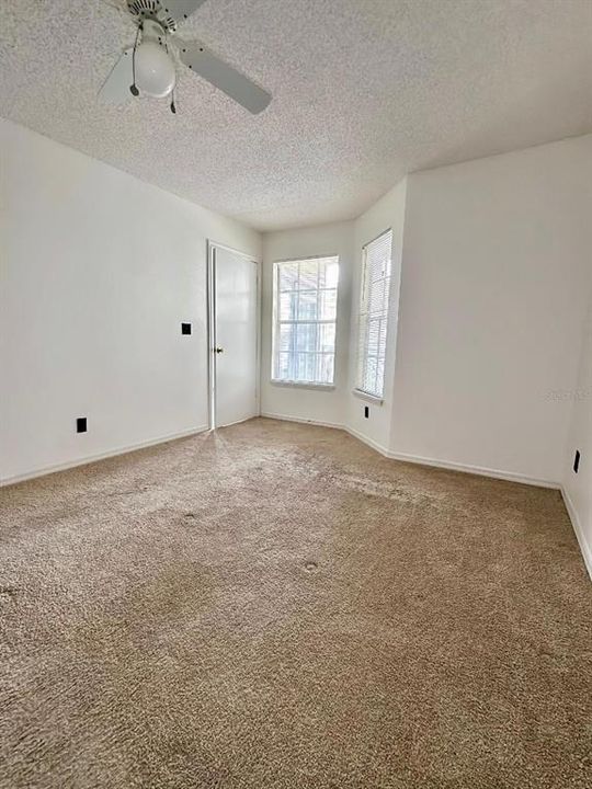 Под контрактом: $1,600 (2 спален, 2 ванн, 829 Квадратных фут)