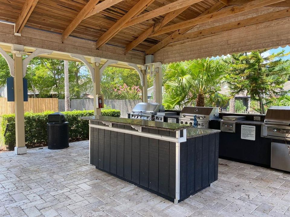 Под контрактом: $1,600 (2 спален, 2 ванн, 829 Квадратных фут)