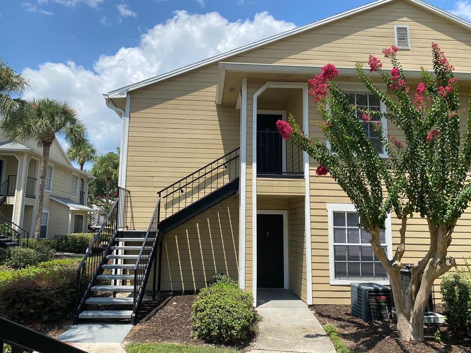 Под контрактом: $1,600 (2 спален, 2 ванн, 829 Квадратных фут)