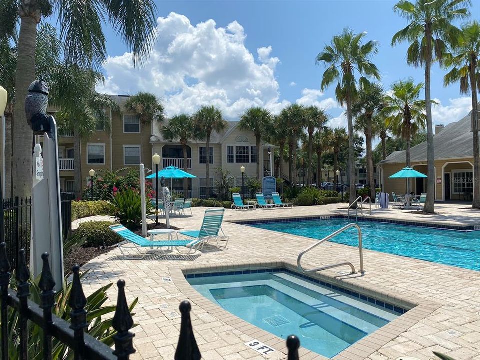 Под контрактом: $1,600 (2 спален, 2 ванн, 829 Квадратных фут)