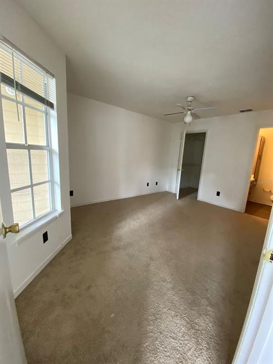 Под контрактом: $1,600 (2 спален, 2 ванн, 829 Квадратных фут)