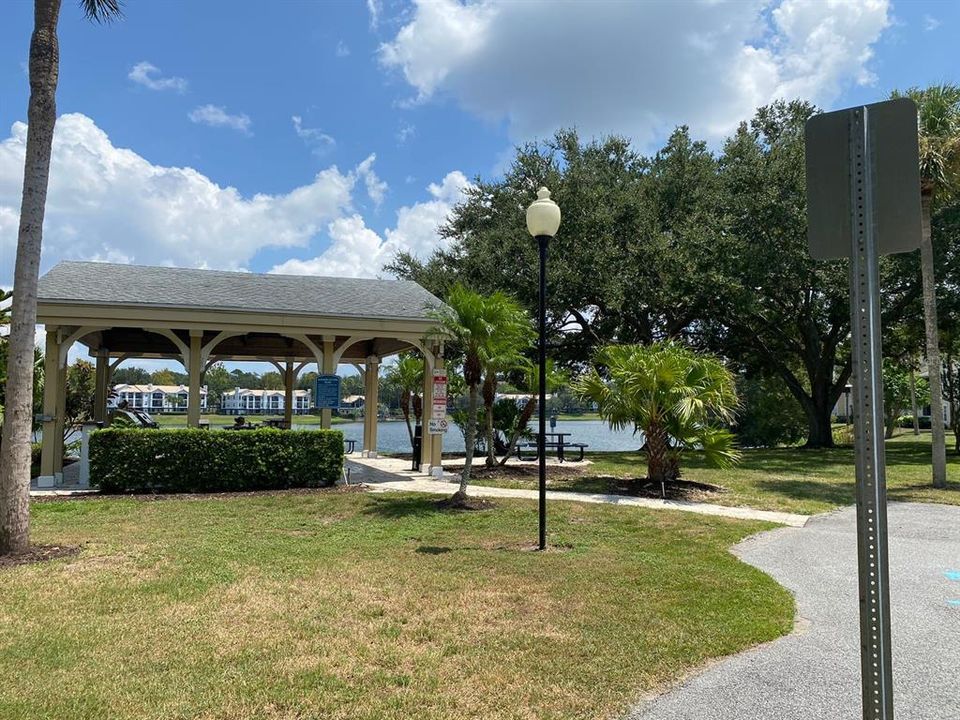 Под контрактом: $1,600 (2 спален, 2 ванн, 829 Квадратных фут)