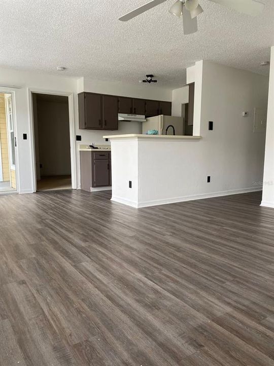 Под контрактом: $1,600 (2 спален, 2 ванн, 829 Квадратных фут)