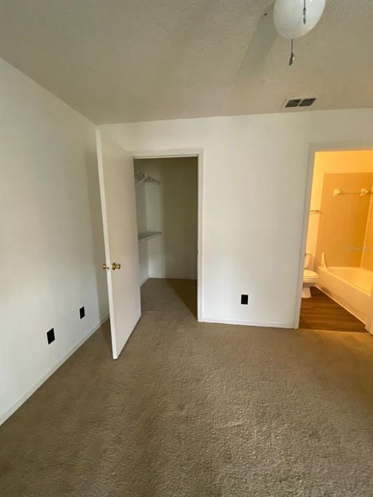 Под контрактом: $1,600 (2 спален, 2 ванн, 829 Квадратных фут)