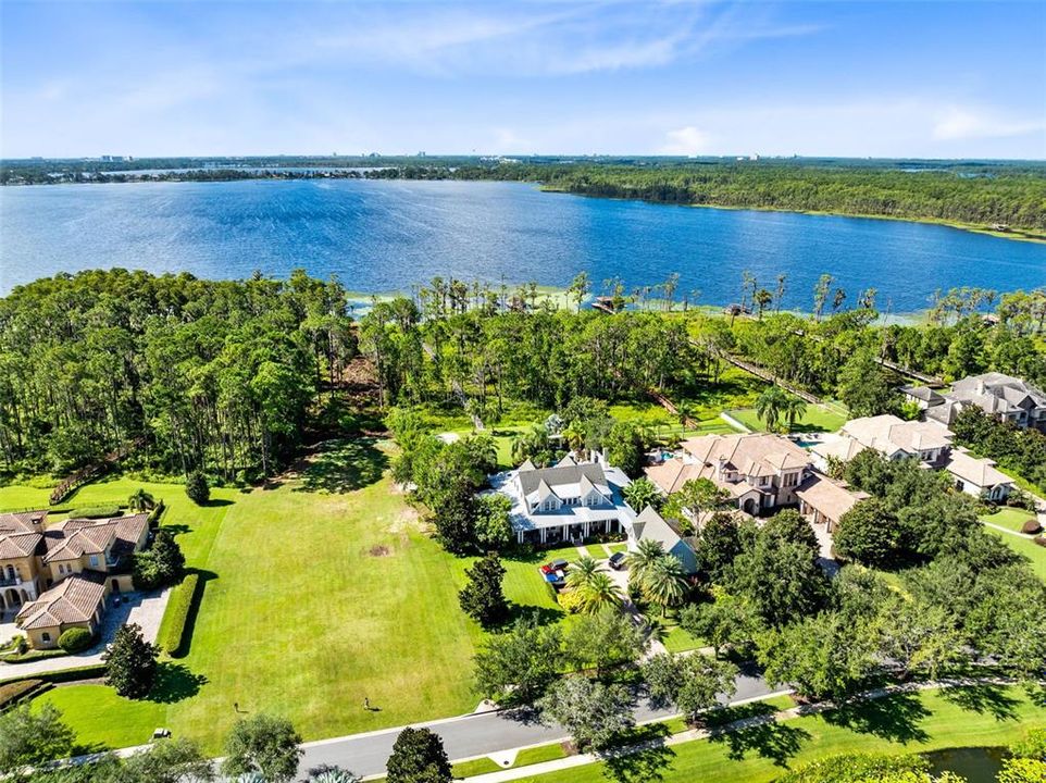 En Venta: $3,200,000 (2.21 acres)