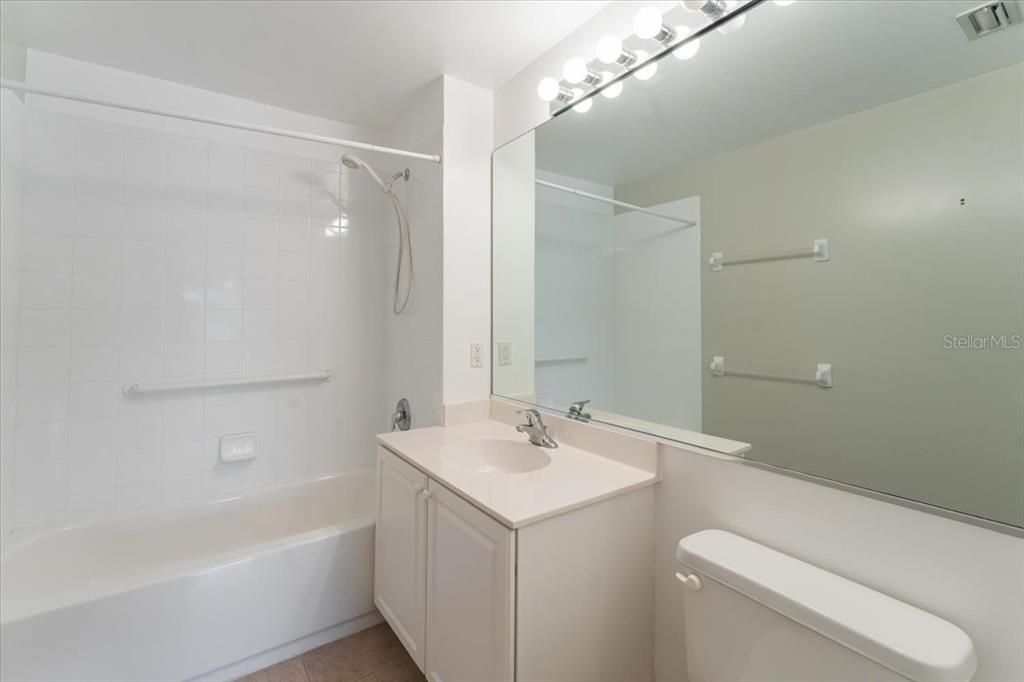 For Sale: $229,500 (2 beds, 2 baths, 1379 Square Feet)