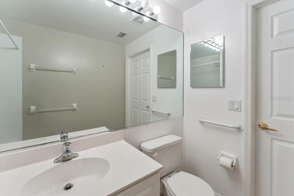 For Sale: $229,500 (2 beds, 2 baths, 1379 Square Feet)