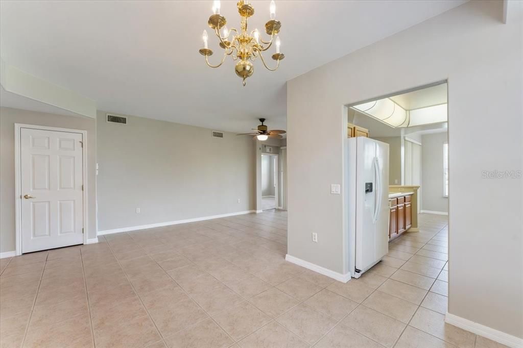 For Sale: $229,500 (2 beds, 2 baths, 1379 Square Feet)