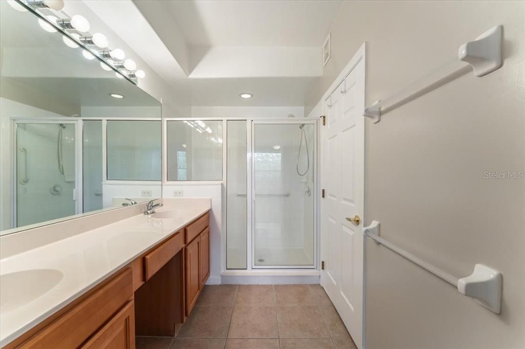 For Sale: $229,500 (2 beds, 2 baths, 1379 Square Feet)