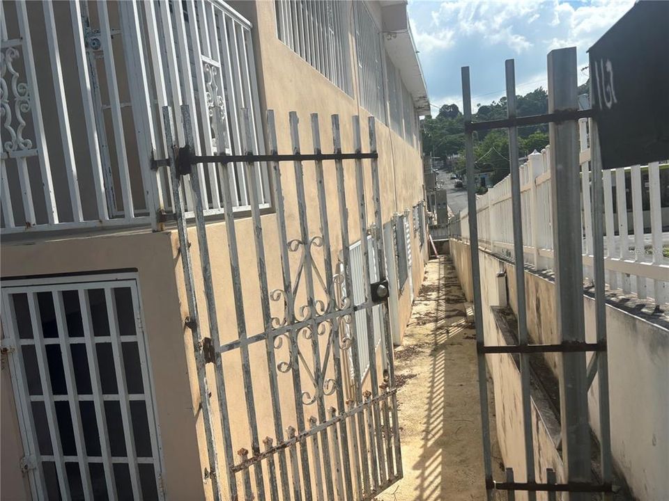 For Sale: $175,000 (8 beds, 8 baths, 1975 Square Feet)