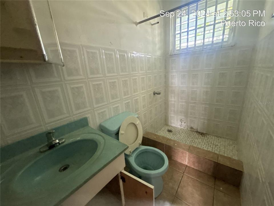 For Sale: $175,000 (8 beds, 8 baths, 1975 Square Feet)