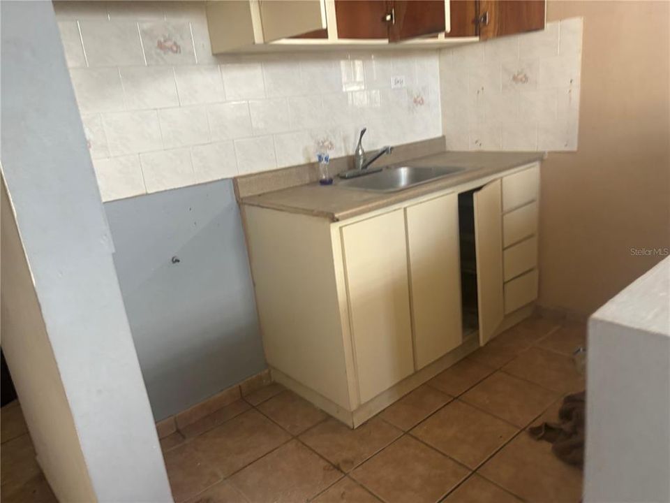 For Sale: $175,000 (8 beds, 8 baths, 1975 Square Feet)