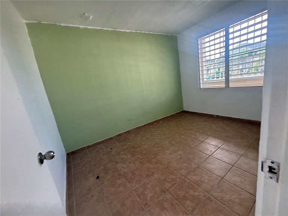 For Sale: $175,000 (8 beds, 8 baths, 1975 Square Feet)