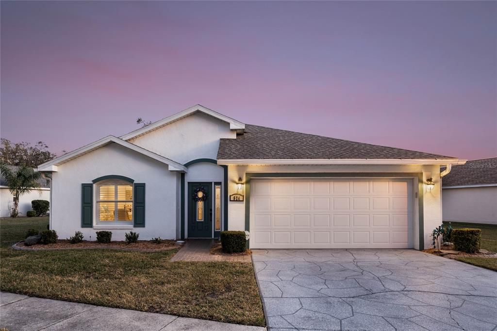 For Sale: $359,900 (3 beds, 3 baths, 1718 Square Feet)