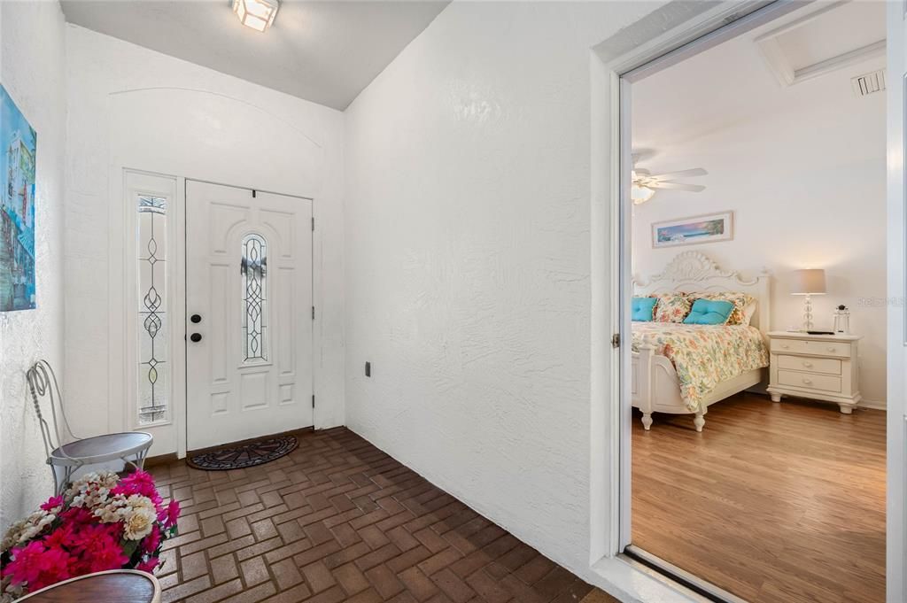 For Sale: $359,900 (3 beds, 3 baths, 1718 Square Feet)