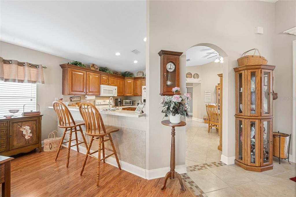 For Sale: $359,900 (3 beds, 3 baths, 1718 Square Feet)